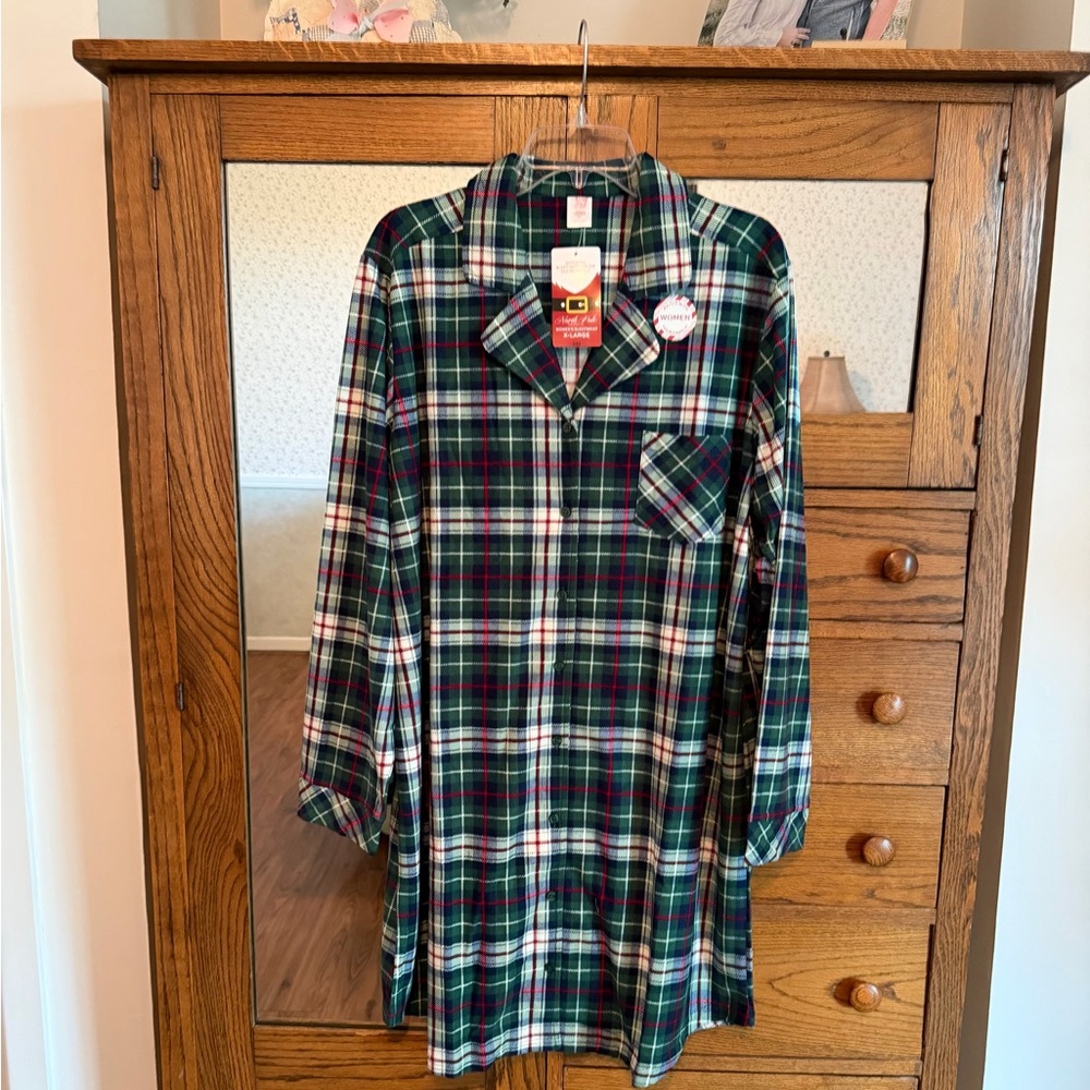 Woman’s Christmas Plaid Flannel X-L Nightshirt
